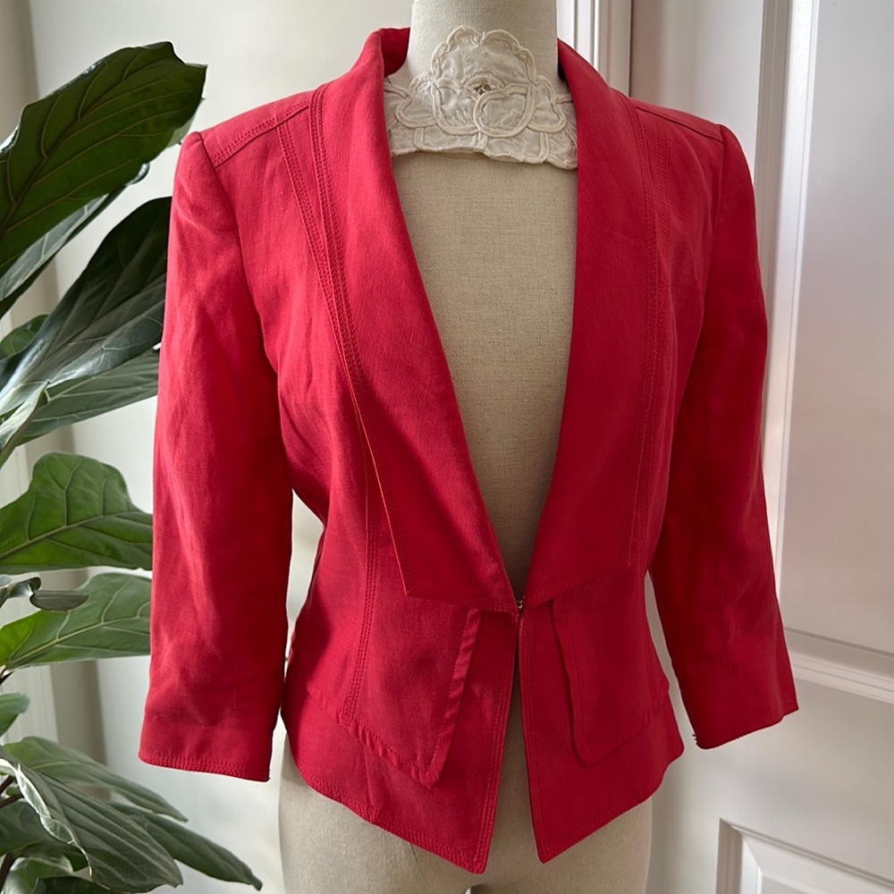 White House, Black market size 6 linen blend blazer coral color